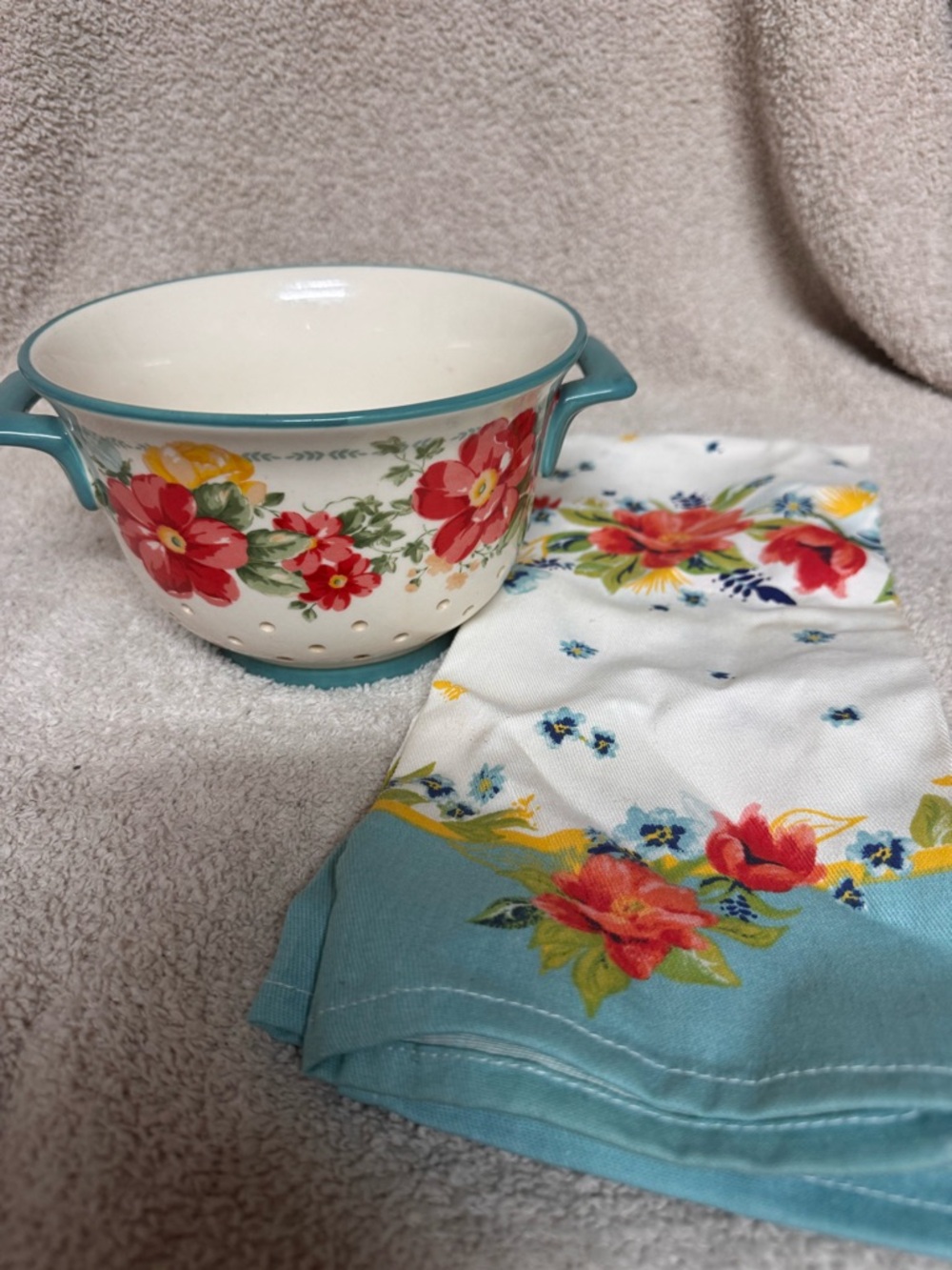 The Pioneer Woman Floral Ceramic Colander with Teal Trim and Red Flower Accents